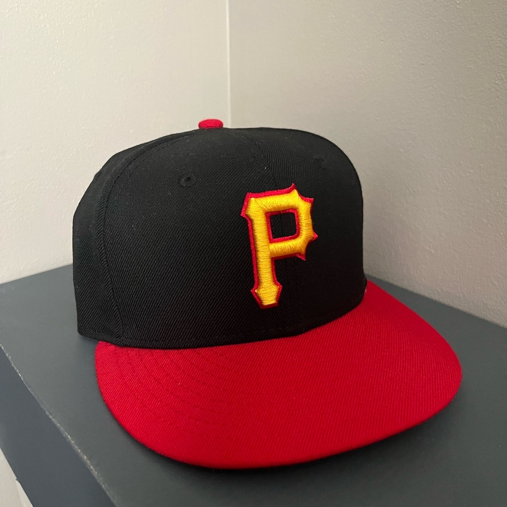 Pittsburgh Pirates Black and Red Cap